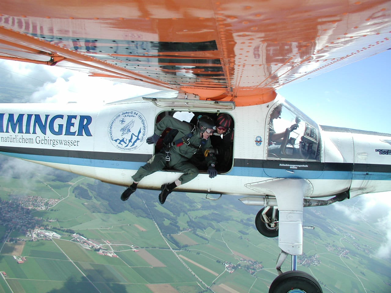 Do27 Exit of a skydiver, Pilot Robert